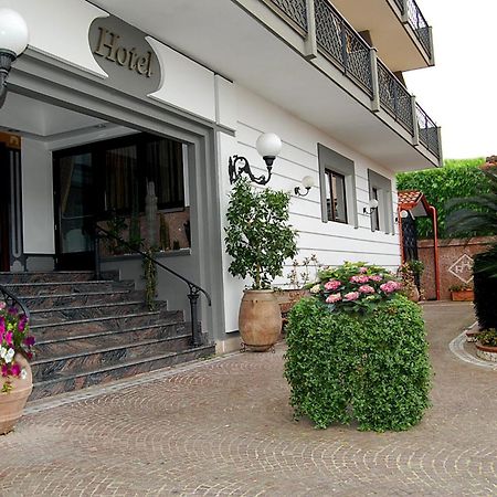 Hotel Ristorante Donato Calvizzano Dış mekan fotoğraf