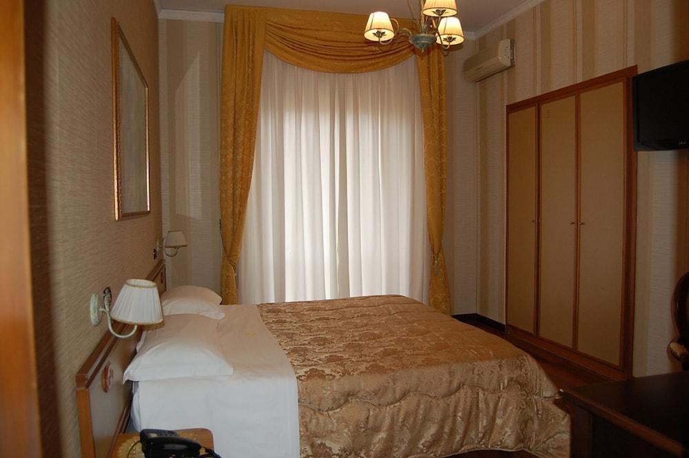Hotel Ristorante Donato Calvizzano Dış mekan fotoğraf