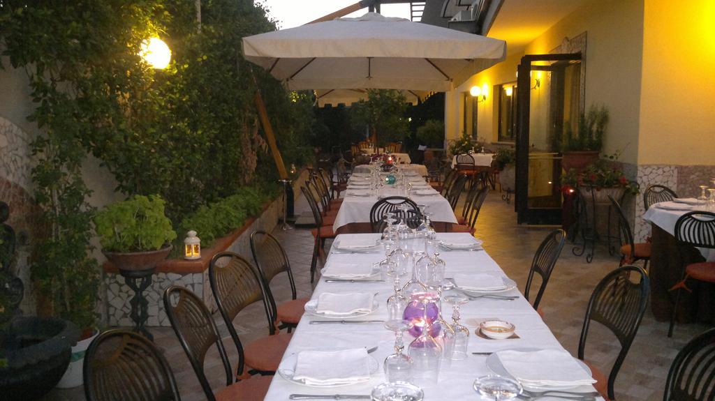 Hotel Ristorante Donato Calvizzano Dış mekan fotoğraf