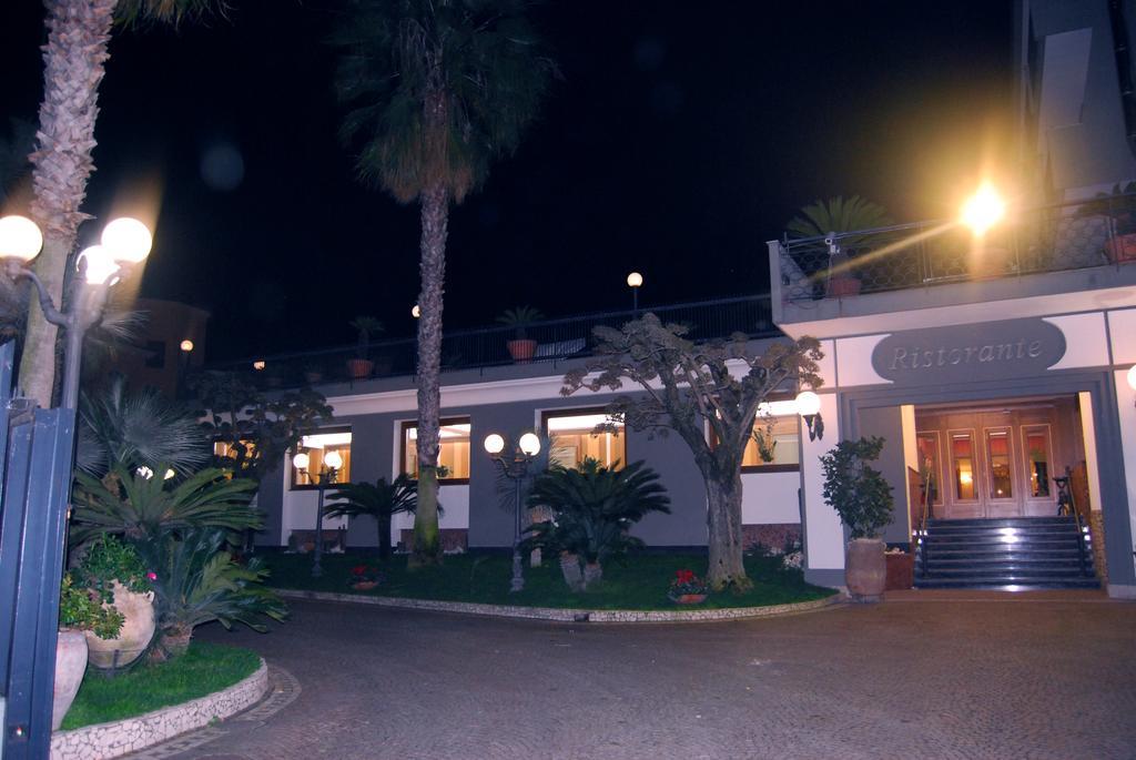 Hotel Ristorante Donato Calvizzano Dış mekan fotoğraf