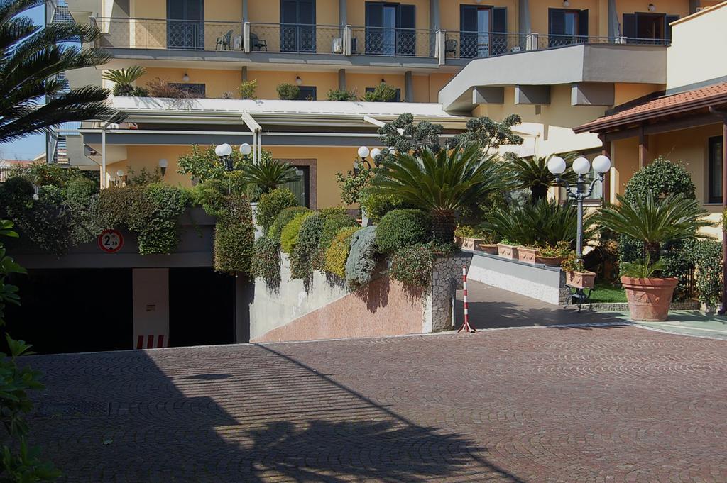 Hotel Ristorante Donato Calvizzano Dış mekan fotoğraf