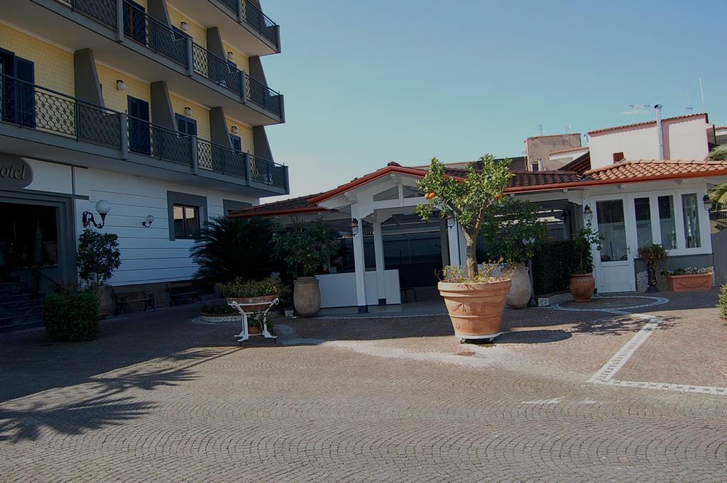 Hotel Ristorante Donato Calvizzano Dış mekan fotoğraf