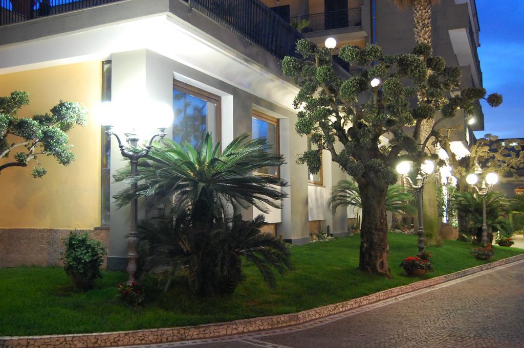Hotel Ristorante Donato Calvizzano Dış mekan fotoğraf