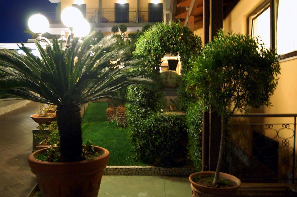 Hotel Ristorante Donato Calvizzano Dış mekan fotoğraf