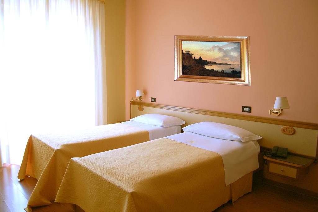 Hotel Ristorante Donato Calvizzano Dış mekan fotoğraf
