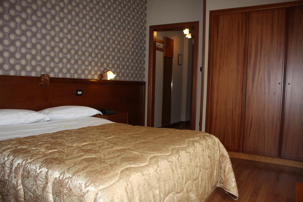 Hotel Ristorante Donato Calvizzano Dış mekan fotoğraf