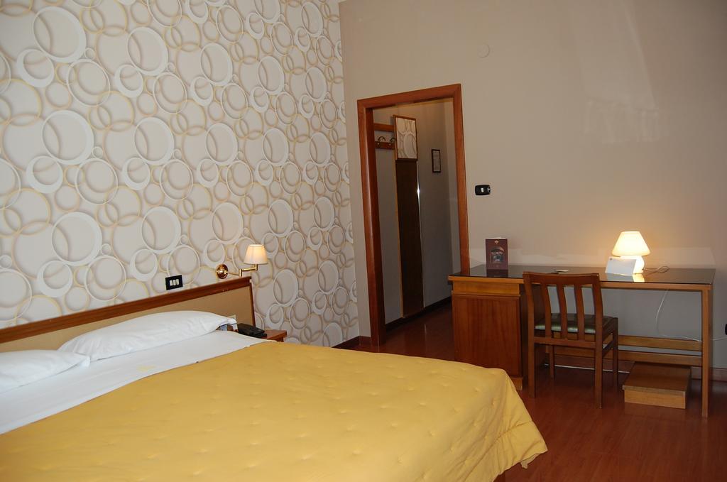 Hotel Ristorante Donato Calvizzano Dış mekan fotoğraf